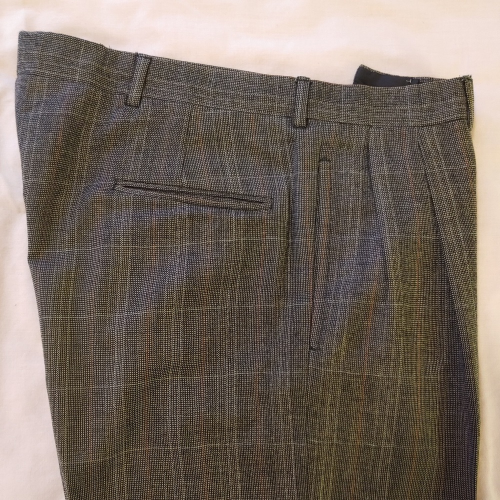 WOOL Full-cut Pleated Slacks - Picture 2 of 6
